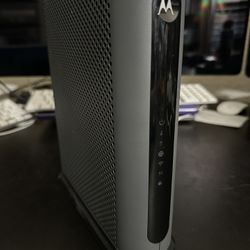 Motorola 16x4 Cable Modem DOCSIS 3.0 Plus AC1900 WiFi Router - Model MG7550 