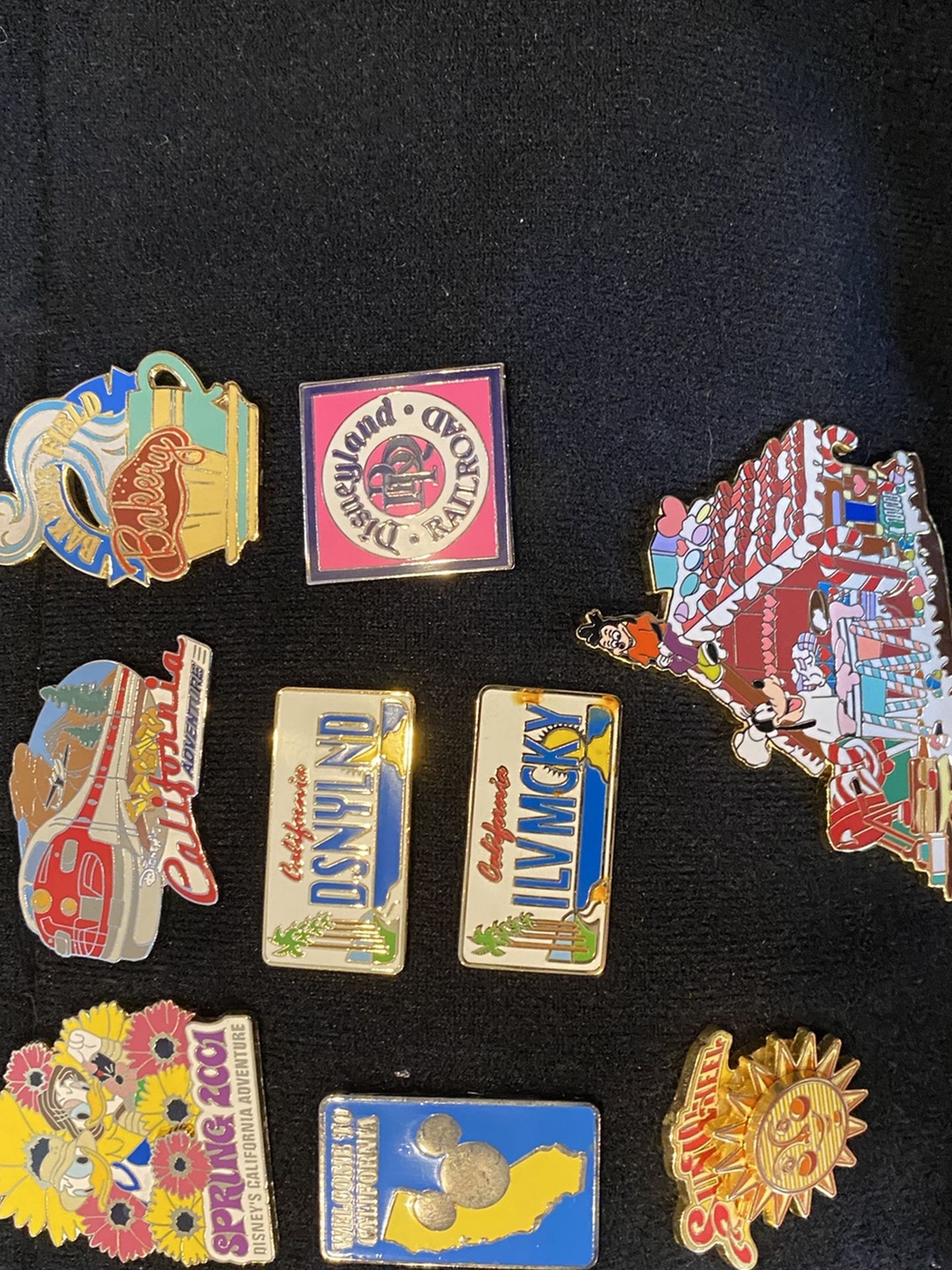 Huge Disney Pin Collection Selling As One Lot Only 1500 Pins Plus !