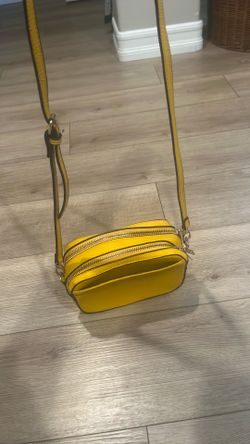 JustFab Yellow Crossbody Bag – Adjustable Strap – Like New