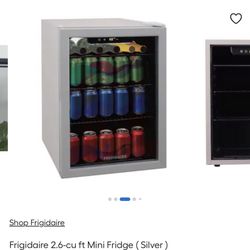 Mini Fridge Fridgenaire 