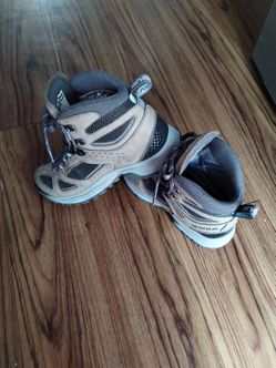 Botas número 8.5 para trabajar en jardinerias oh contrucción, excelentes y en buen estado,