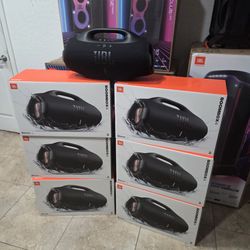 JBL Boombox 4!! Brand new!! 100% original. Best price in the market. Color Black And blue.