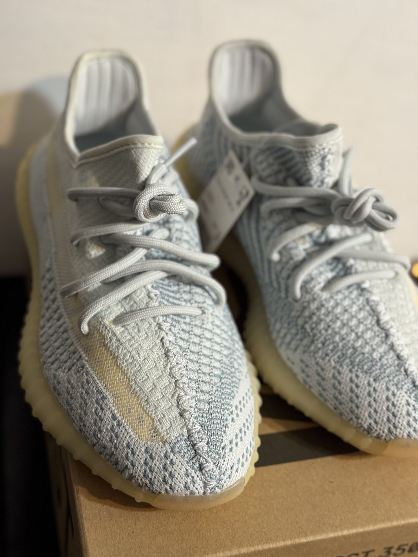 Yeezy Boost 350 V2 Cloud White Adidas - conticontadores.com.br