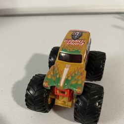 Monster Jam Grave Digger 40th Anniversary  1:64 Scale Die Cast Monster Truck