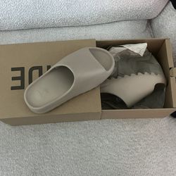 Yeezy Slide