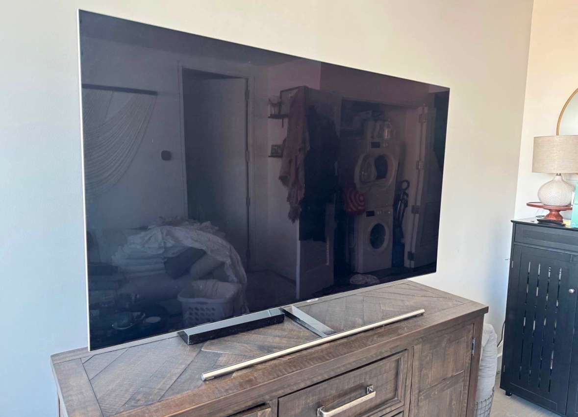 I'm selling out this Samsung Smart Tv