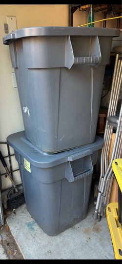 3 Sets—Rubbermaid Heavy Duty 40 gal Storage / Trash Cans w/ Lids