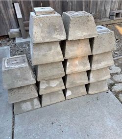 Concrete deck footing