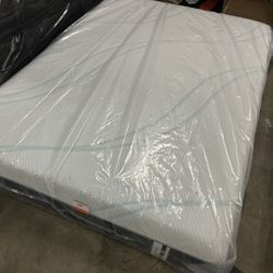 New Queen Tempurpedic Adapt Medium Hybrid Mattress $2200 Online And At Macys 
