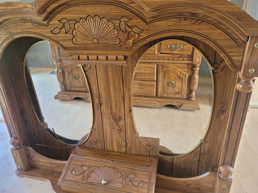 Dresser With Mirror