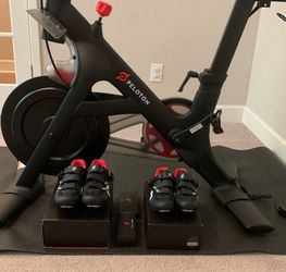 Peloton Bike 2 Pairs of Shoes (Delivery Available)