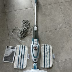 Black & Decker BDH1720SM Steam Mop