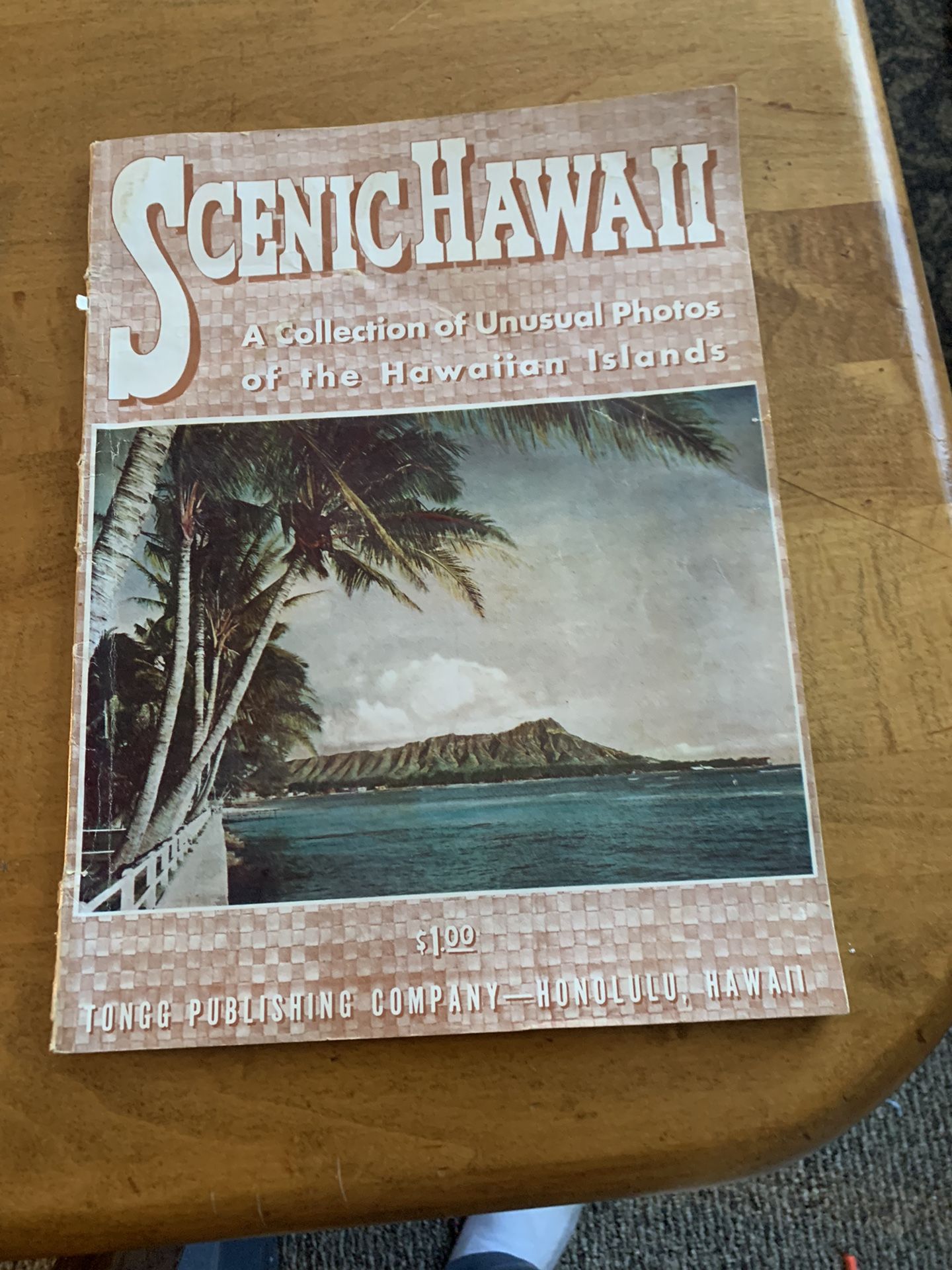 Book , Scenic Hawaii , Copywrite 1943