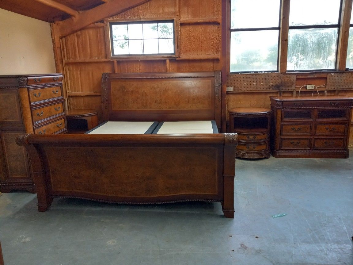 King Bedroom Set By Aspen Home Furniture