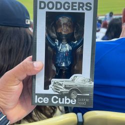 Los Angeles Dodgers Ice Cube bobblehead SGA