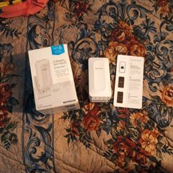 WiFi Mesh Extender 4-Stream NETGEAR AX1800 WiFi 6