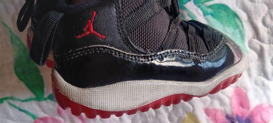 Buenos Tenis Jordan Size 7C Size 7Y  por los dos 60 dolares los pueden mirar sin compromiso Okey Personas Serias Okey Gracias