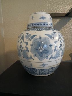 Large antique  Qing Dynasty or style ginger jar