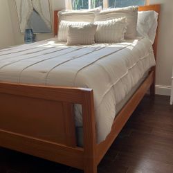 QUEEN SIZE Solid Wood Bed