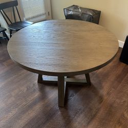 Round 4’ Dining Table 