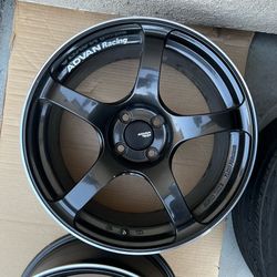 Advan Racing TC4 wheels plus Center Cap