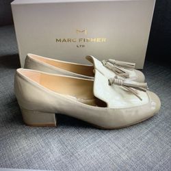 Marc Fisher LTD Women's Keisha Tuxedo Slip On, Beige, 6.5 M US (300)