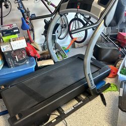 Nordic Track X9i Incline Trainer 