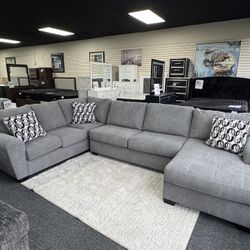 U Shape Sectional. 🚚WE DELIVER🚚