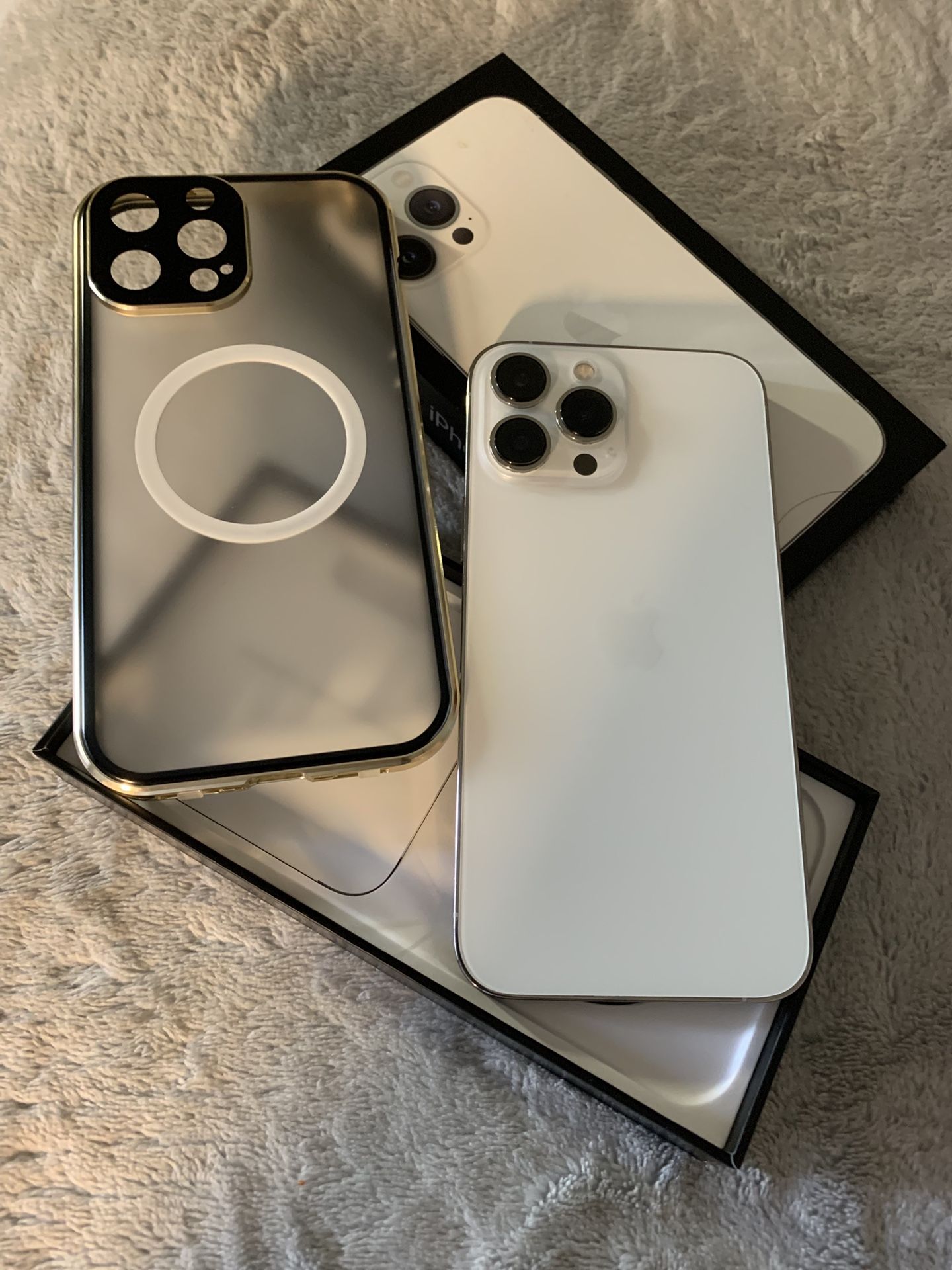 Vendo Este Hermoso Equipo iPhone 13 Pro Max de 512 GB desbloqueado para cualquier compañía para cualquier país color blanco