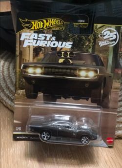 HotWheels Fast and Furious 25 th Anniversary 1970 Dodge  Charger R/T  Chase
