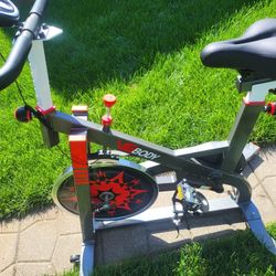 PELOTON-BIKE