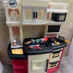 Large Toddler Play Kitchen With Accessories - Local Delivery For A Fee - See My Items 
