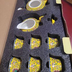 Chinese Porcelain Enamel Painted Tea Set