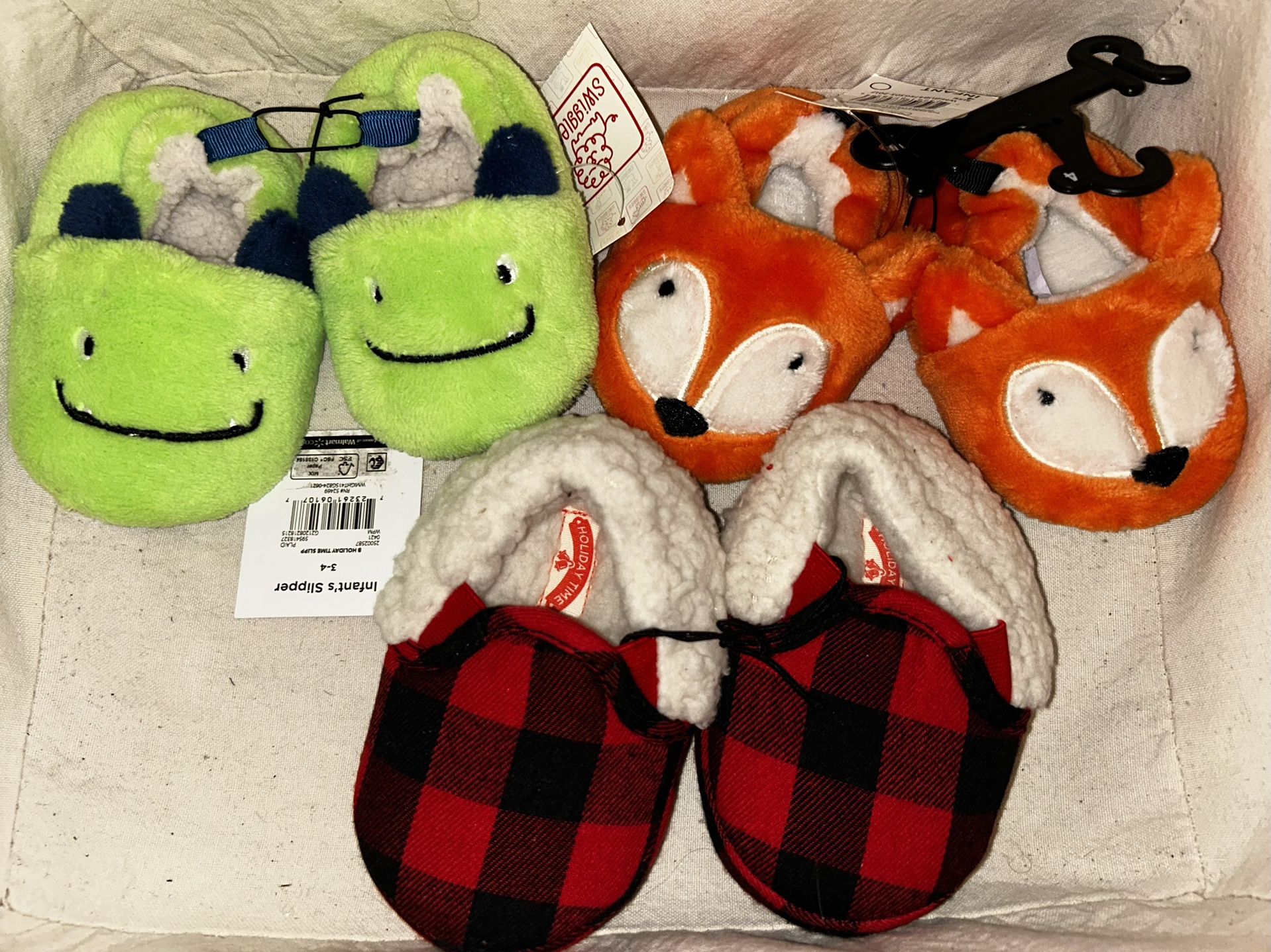 NWT Toddler Slippers Size 3/4