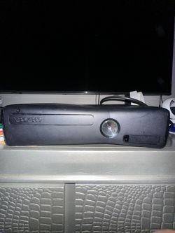 Xbox 360 w/ Kinect, 2 Controllers and HDMI 