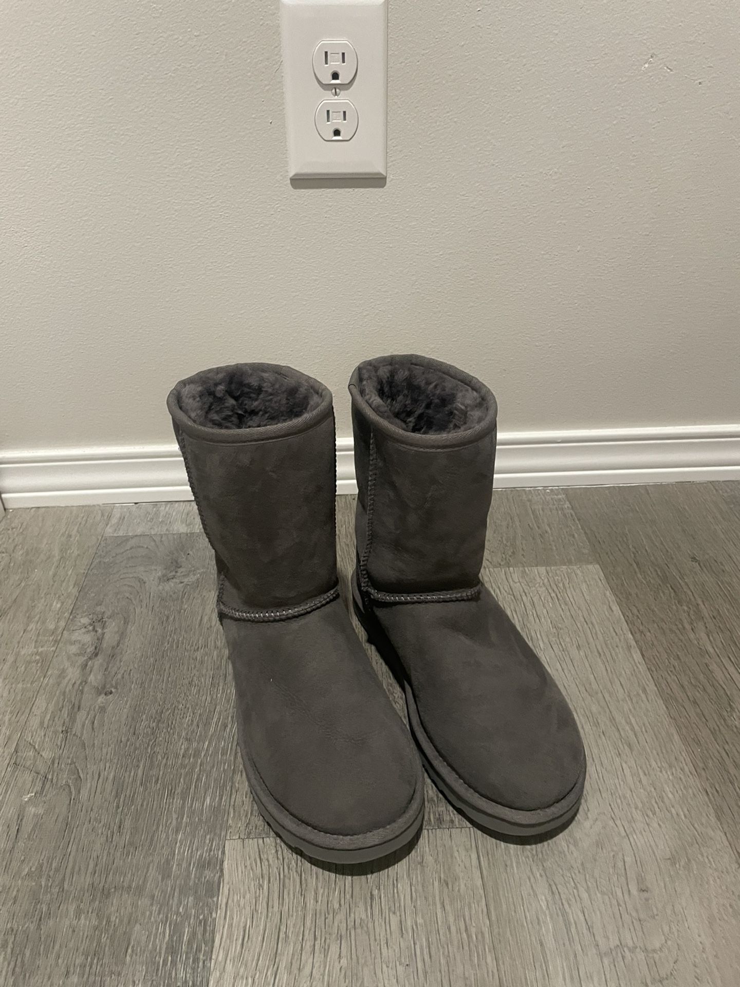 Gray Uggs Classic Short Boot - No Wear W Size 6 But Fits 7.5
