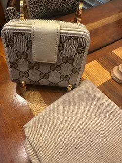 Gucci GG Supreme Compact Wallet