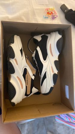 Free size 7 Womens Steve Madden shoes
