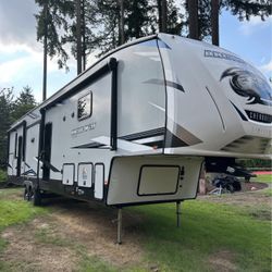 2022 Arctic Wolf Cherokee