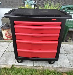 Rubbermaid 5 drawer mobile work center