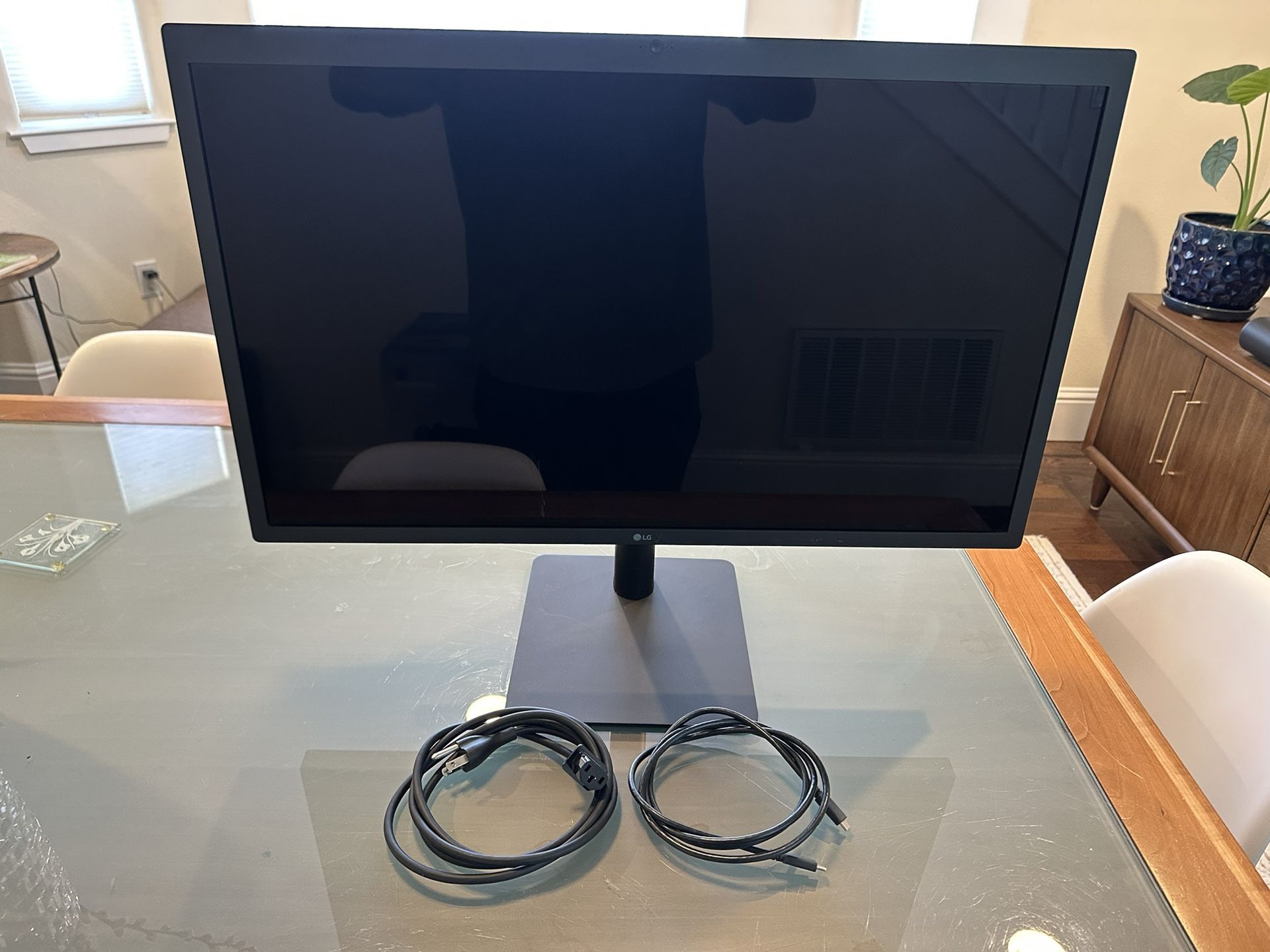 27” LG Ultrafine Retina 5K USB-C Display