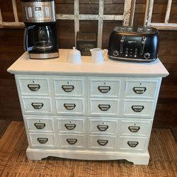 Vintage dresser / Linen Cabinet / Mini bar / Coffee 