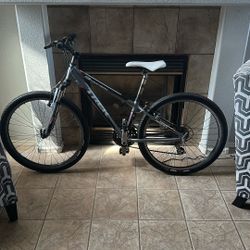 Trek 3 Series 13” (33cm) Aluminum Mountain Bike