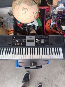 Yamaha PSR-E223 61-Key Portable Keyboard