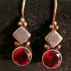 CLASSIC CIRCA 1990'S GARNET AND .925 STERLING SILVER EARRINGS 