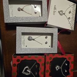 Women's Necklaces And Earings 