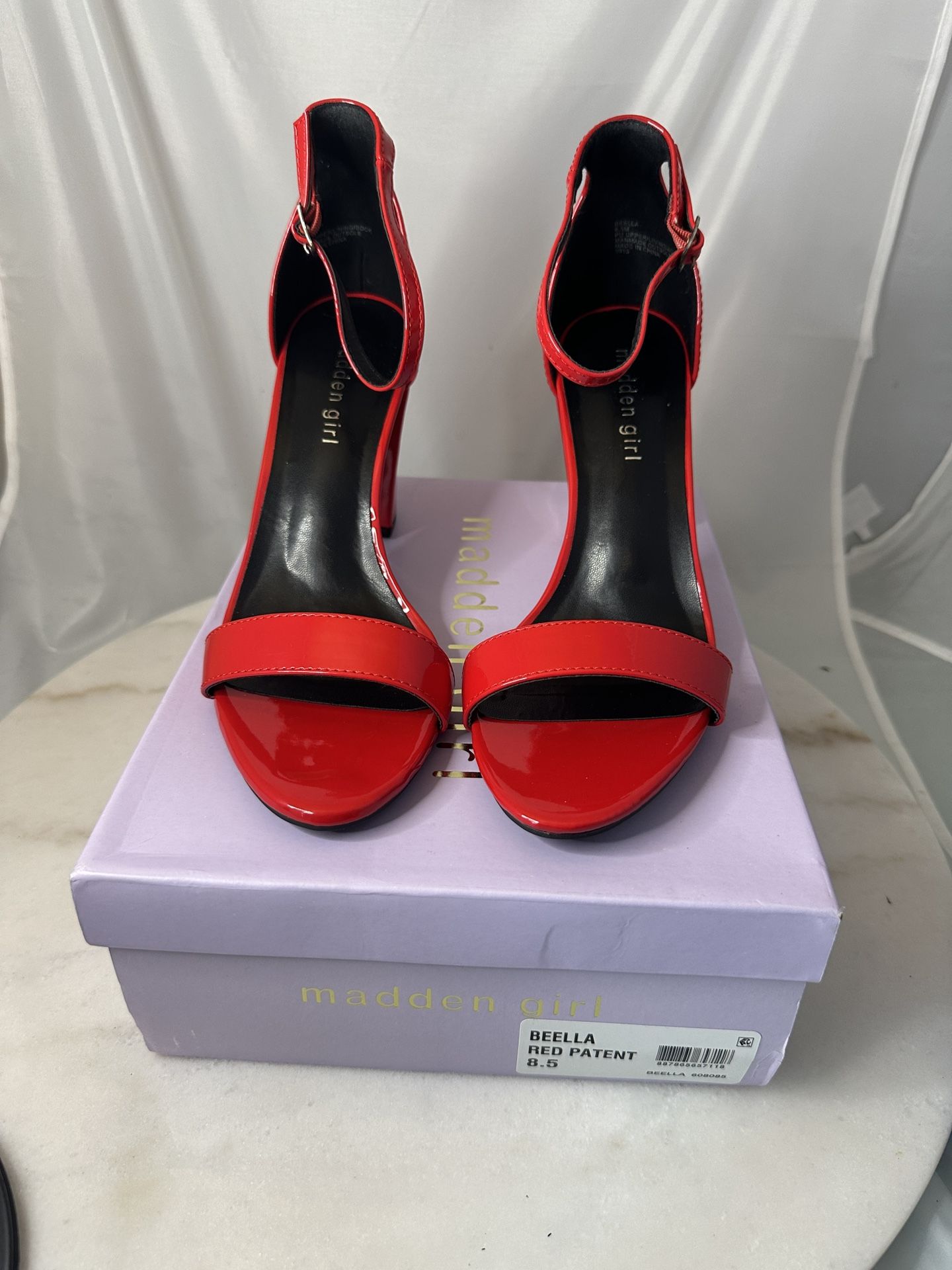 Madden Bella red Patent Strappy Sandals 8.5 NEW