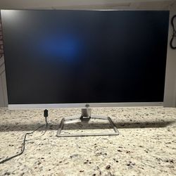 HP 23.8 inch display monitor monitor with power cord working great condition 2019