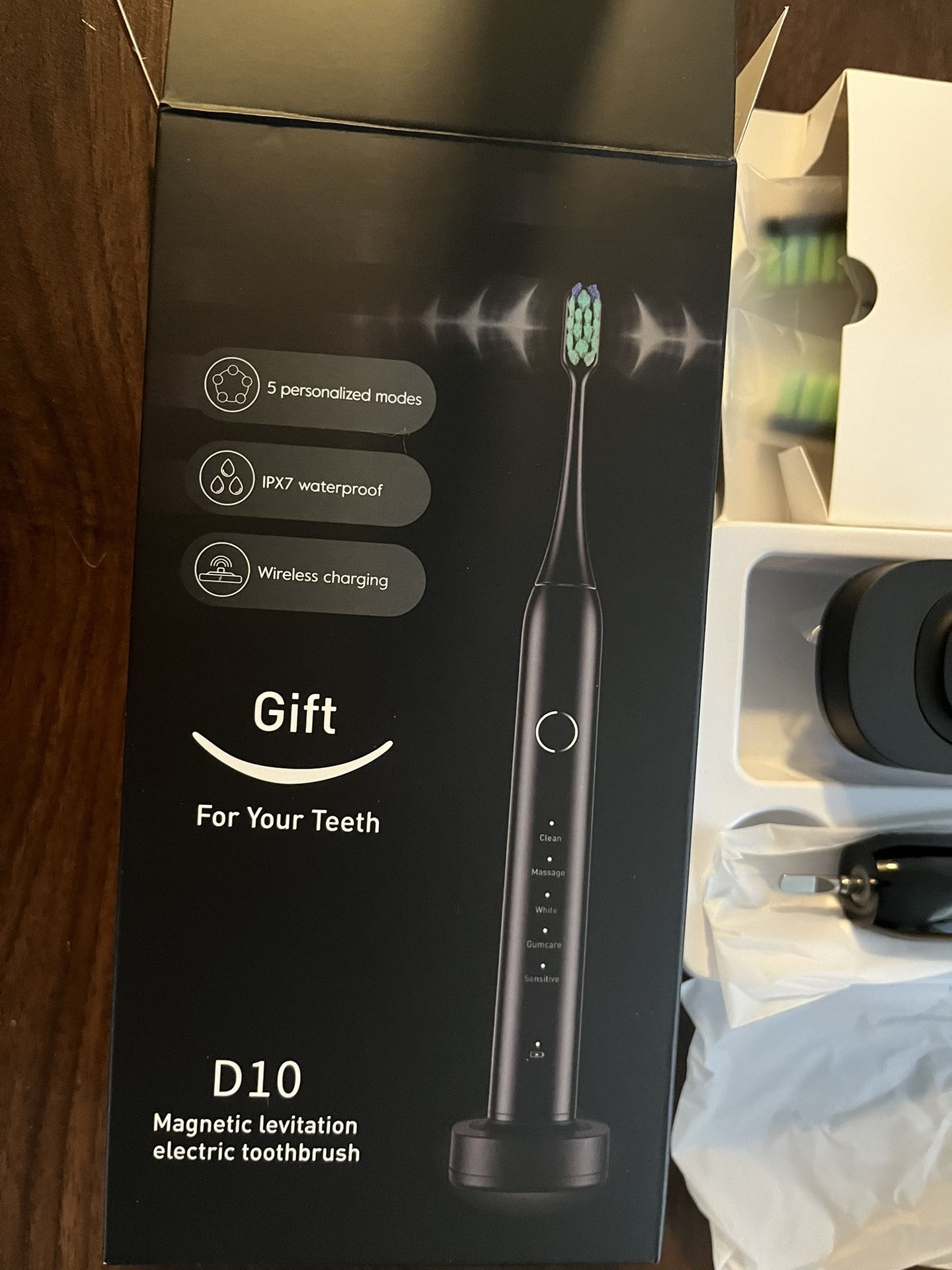 Brand new Electric toothbrush with 5 heads 