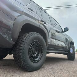 17" KMC Wheels And Tires 285/70/17 Ameritread RT LT